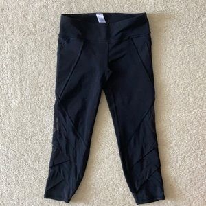Ivivva by lululemon size 8 girls Capri leggings